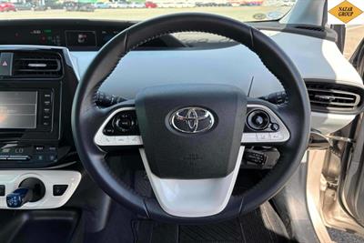 2016 Toyota Prius - Thumbnail