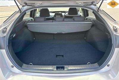 2016 Toyota Prius - Thumbnail