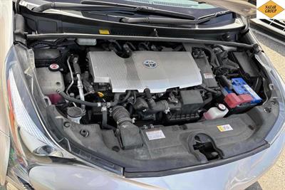 2016 Toyota Prius - Thumbnail