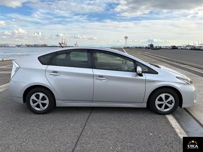 2013 Toyota Prius - Thumbnail