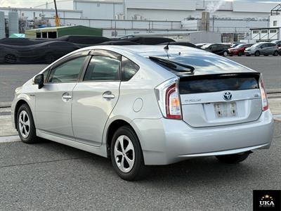 2013 Toyota Prius - Thumbnail