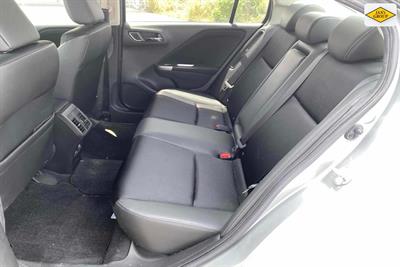 2015 Honda Grace - Thumbnail