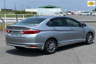 2015 Honda Grace - Thumbnail