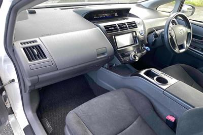 2014 Toyota Prius - Thumbnail