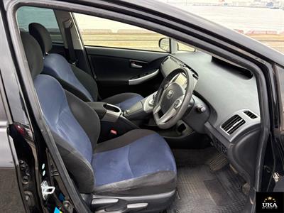 2015 Toyota Prius - Thumbnail