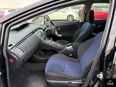 2015 Toyota Prius - Thumbnail