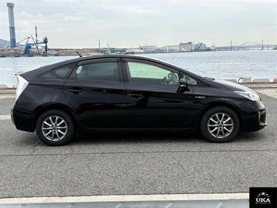 2015 Toyota Prius - Thumbnail