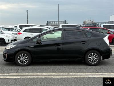 2015 Toyota Prius - Thumbnail
