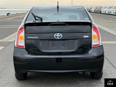 2015 Toyota Prius - Thumbnail