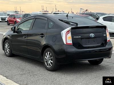 2015 Toyota Prius - Thumbnail