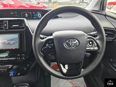 2019 Toyota Prius - Thumbnail