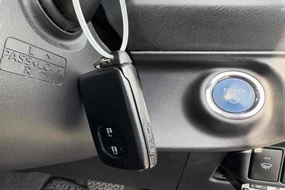 2013 Toyota Aqua - Thumbnail
