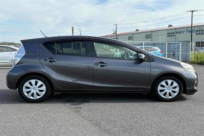 2013 Toyota Aqua - Thumbnail