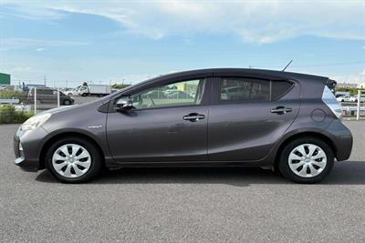 2013 Toyota Aqua - Thumbnail