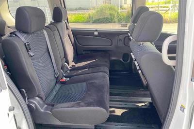 2015 Nissan Serena - Thumbnail