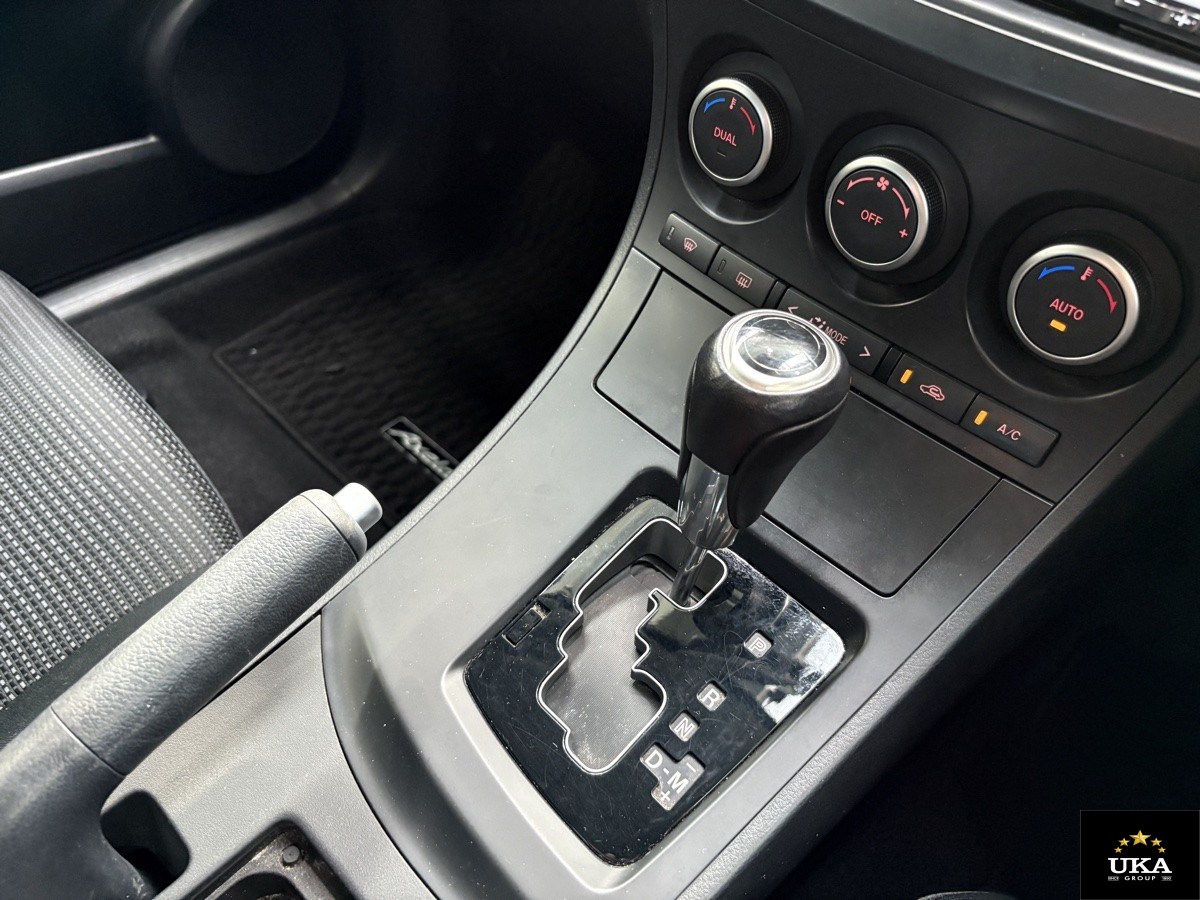 2013 Mazda Axela
