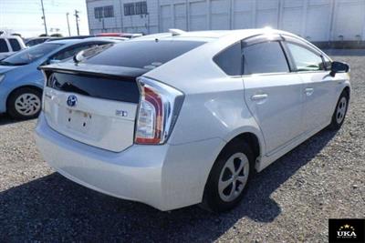 2015 Toyota Prius - Thumbnail