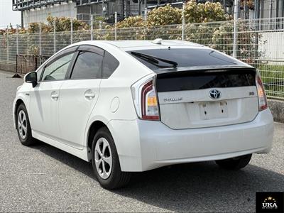 2015 Toyota Prius - Thumbnail
