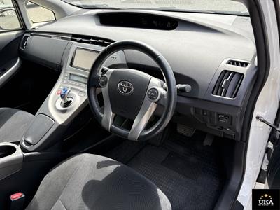 2015 Toyota Prius - Thumbnail