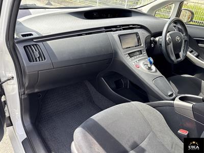 2015 Toyota Prius - Thumbnail