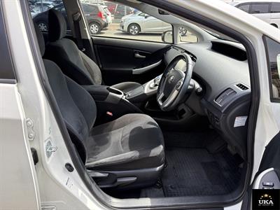 2015 Toyota Prius - Thumbnail