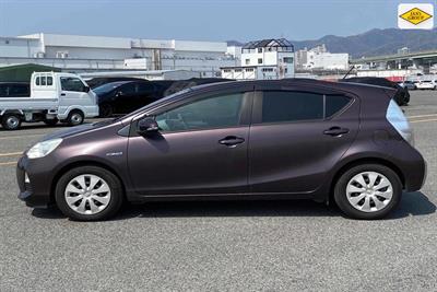 2014 Toyota Aqua - Thumbnail