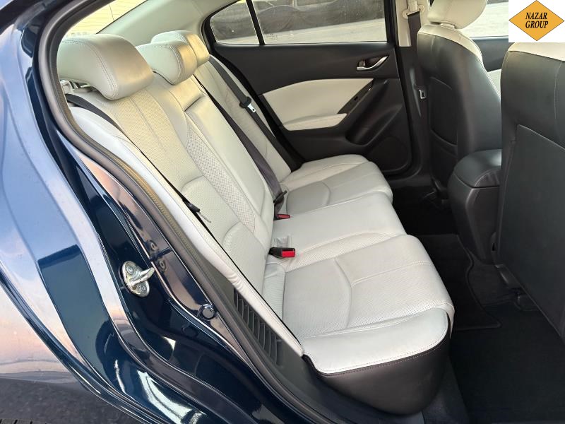 2016 Mazda Axela