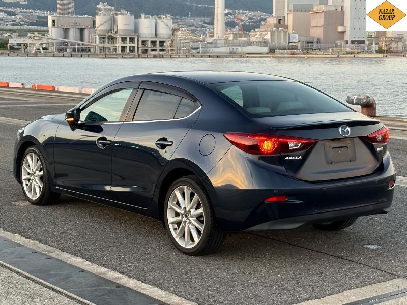 2016 Mazda Axela