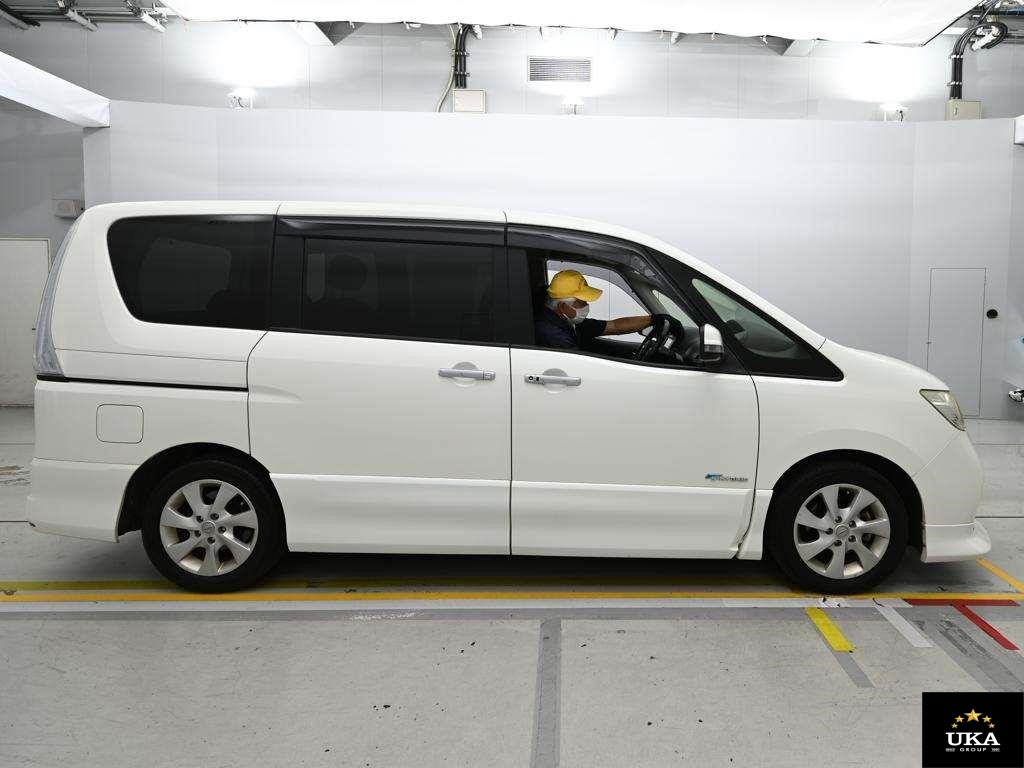 2013 Nissan Serena