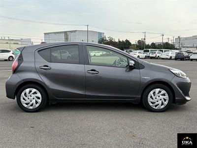 2018 Toyota Aqua - Thumbnail