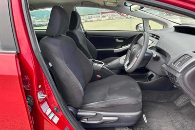 2014 Toyota Prius - Thumbnail