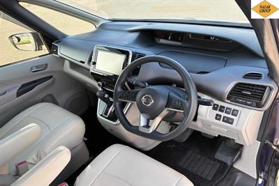 2017 Nissan Serena - Thumbnail