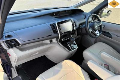 2017 Nissan Serena - Thumbnail