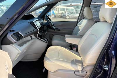 2017 Nissan Serena - Thumbnail