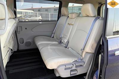 2017 Nissan Serena - Thumbnail