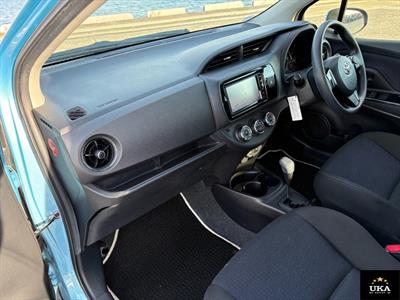 2016 Toyota Vitz - Thumbnail