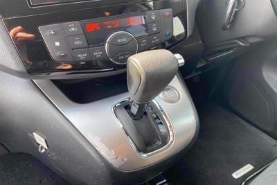 2015 Nissan Serena - Thumbnail