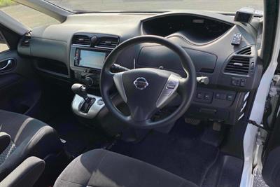 2015 Nissan Serena - Thumbnail
