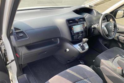 2015 Nissan Serena - Thumbnail