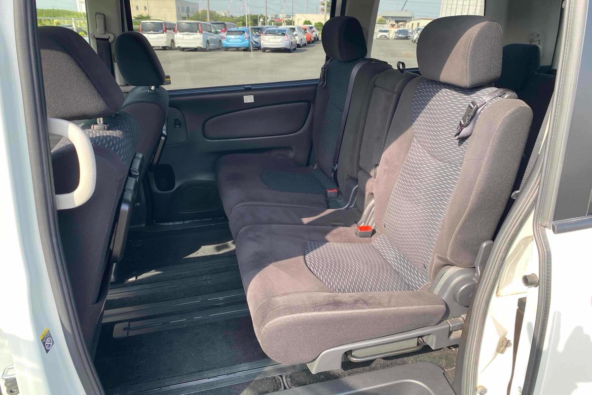 2015 Nissan Serena