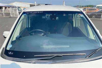 2015 Nissan Serena - Thumbnail