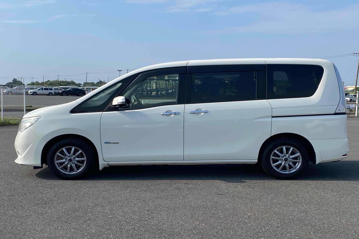 2015 Nissan Serena