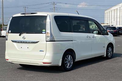 2015 Nissan Serena - Thumbnail