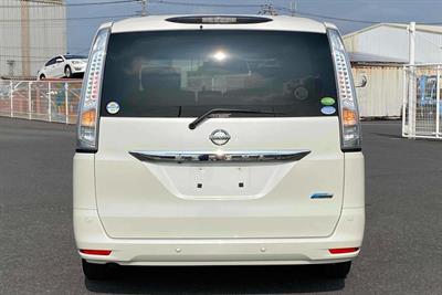 2015 Nissan Serena - Thumbnail