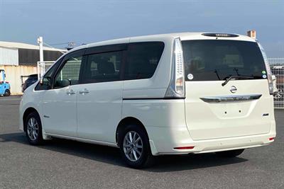2015 Nissan Serena - Thumbnail