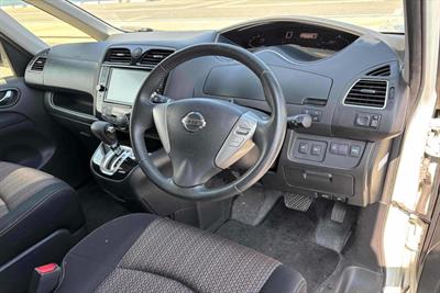 2014 Nissan Serena - Thumbnail