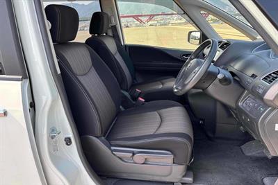 2014 Nissan Serena - Thumbnail