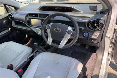 2015 Toyota Aqua - Thumbnail