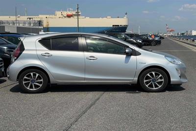 2015 Toyota Aqua - Thumbnail
