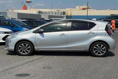 2015 Toyota Aqua - Thumbnail